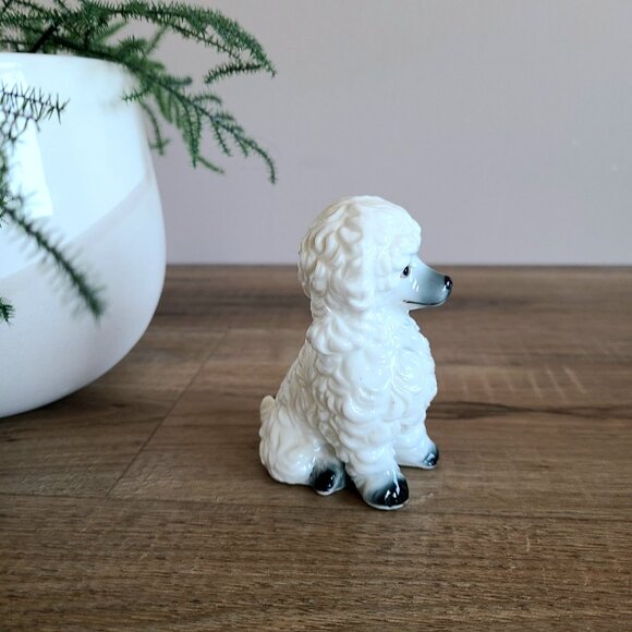 Vintage porcelain Poodle dog figurine. French white poodle. Dog lovers gift. - Picture 3 of 6